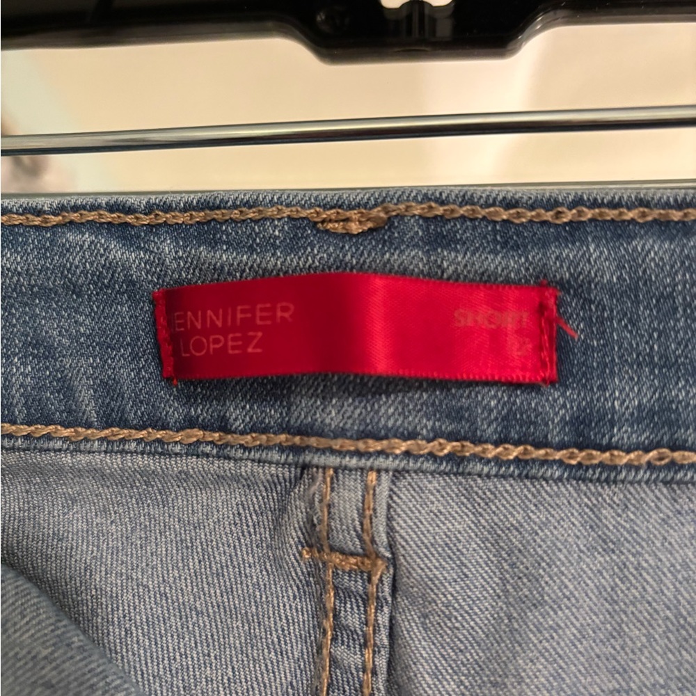 Jennifer Lopez Woman’s Denim Shorts, size 12 - Picture 6 of 6